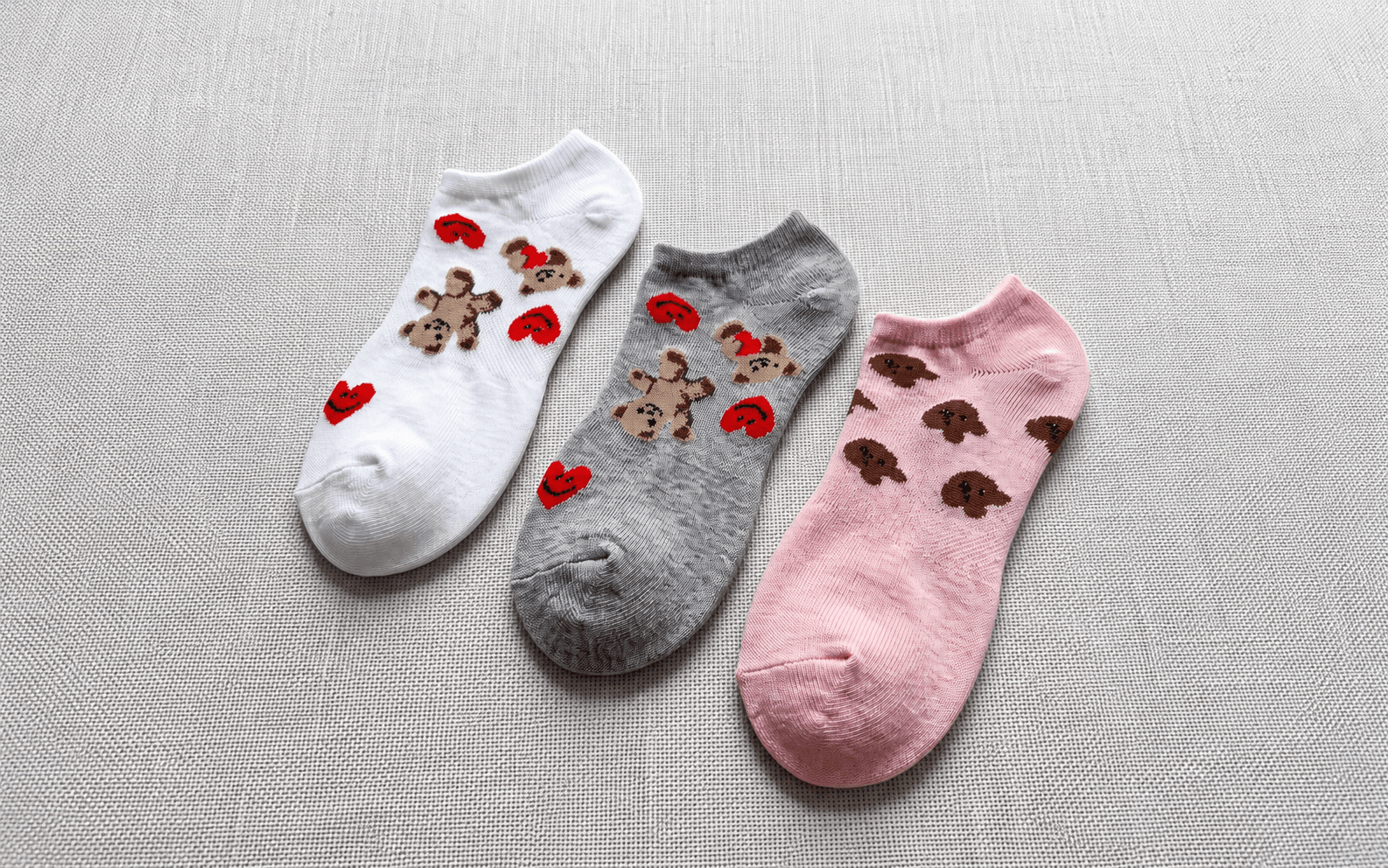 Fashion ankle socks with bear patterns